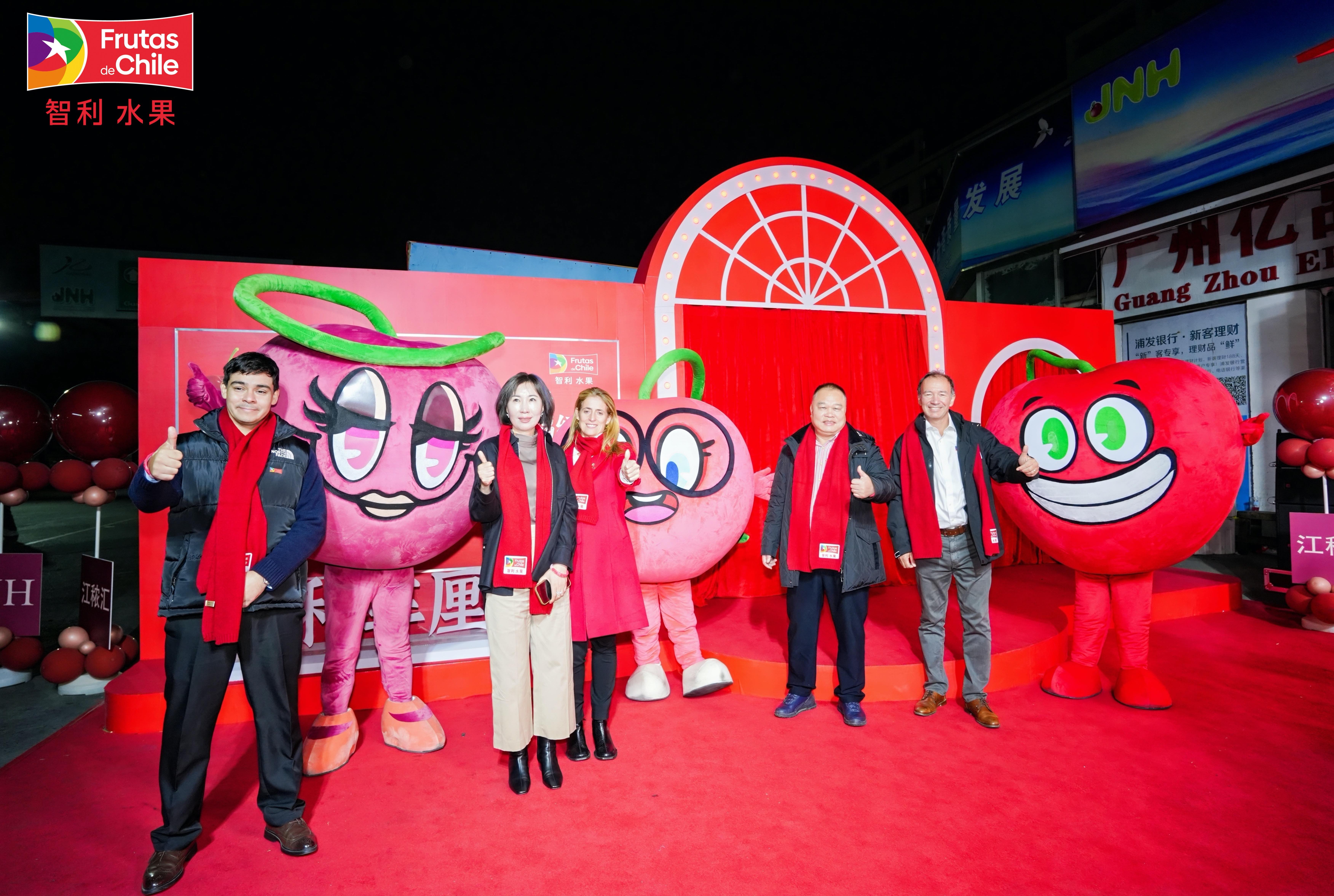 Season's First Chilean 'Cherry Express' Vessel Arrives in